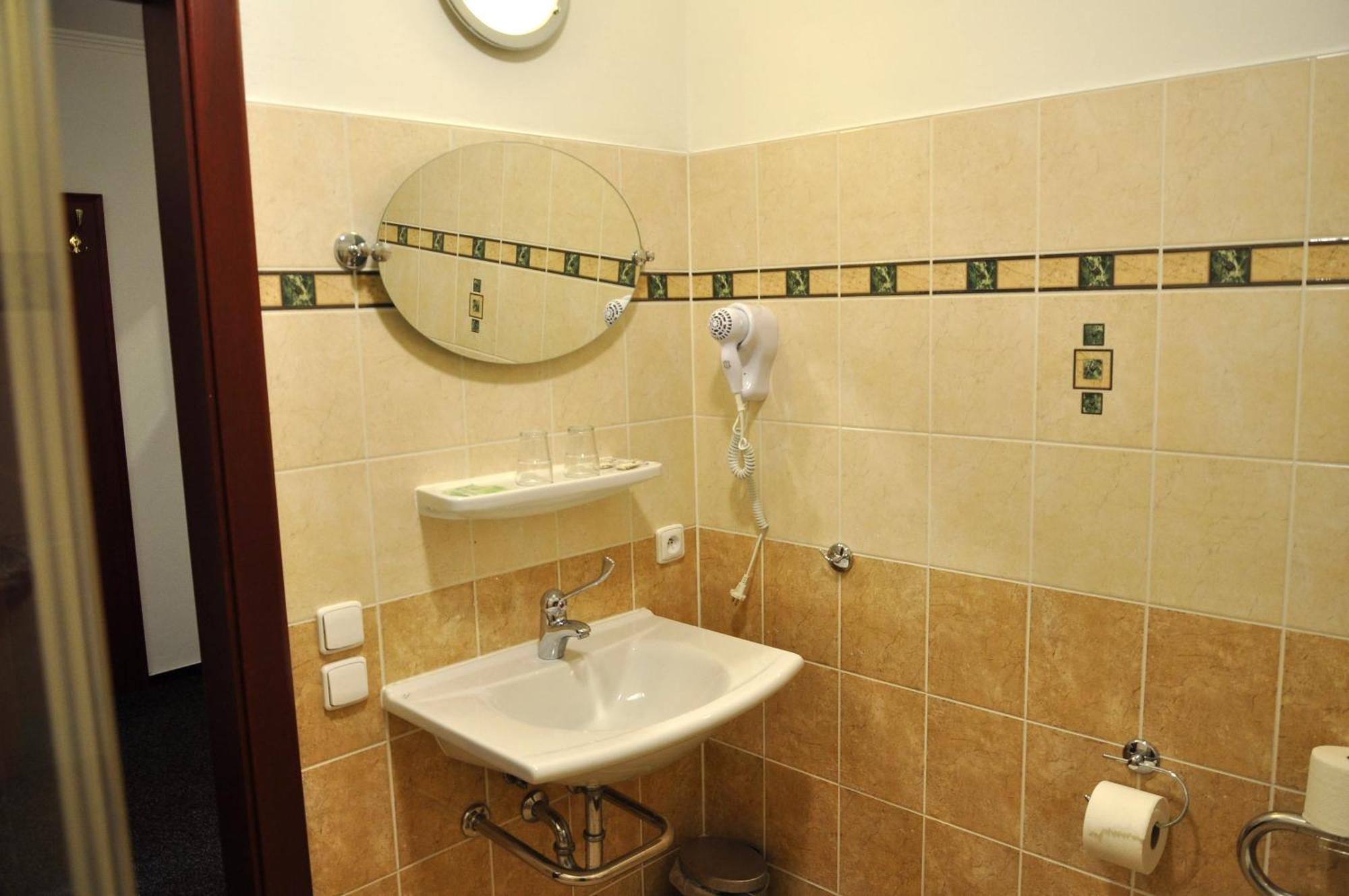 Hotel Císař Ferdinand Loket Habitación foto