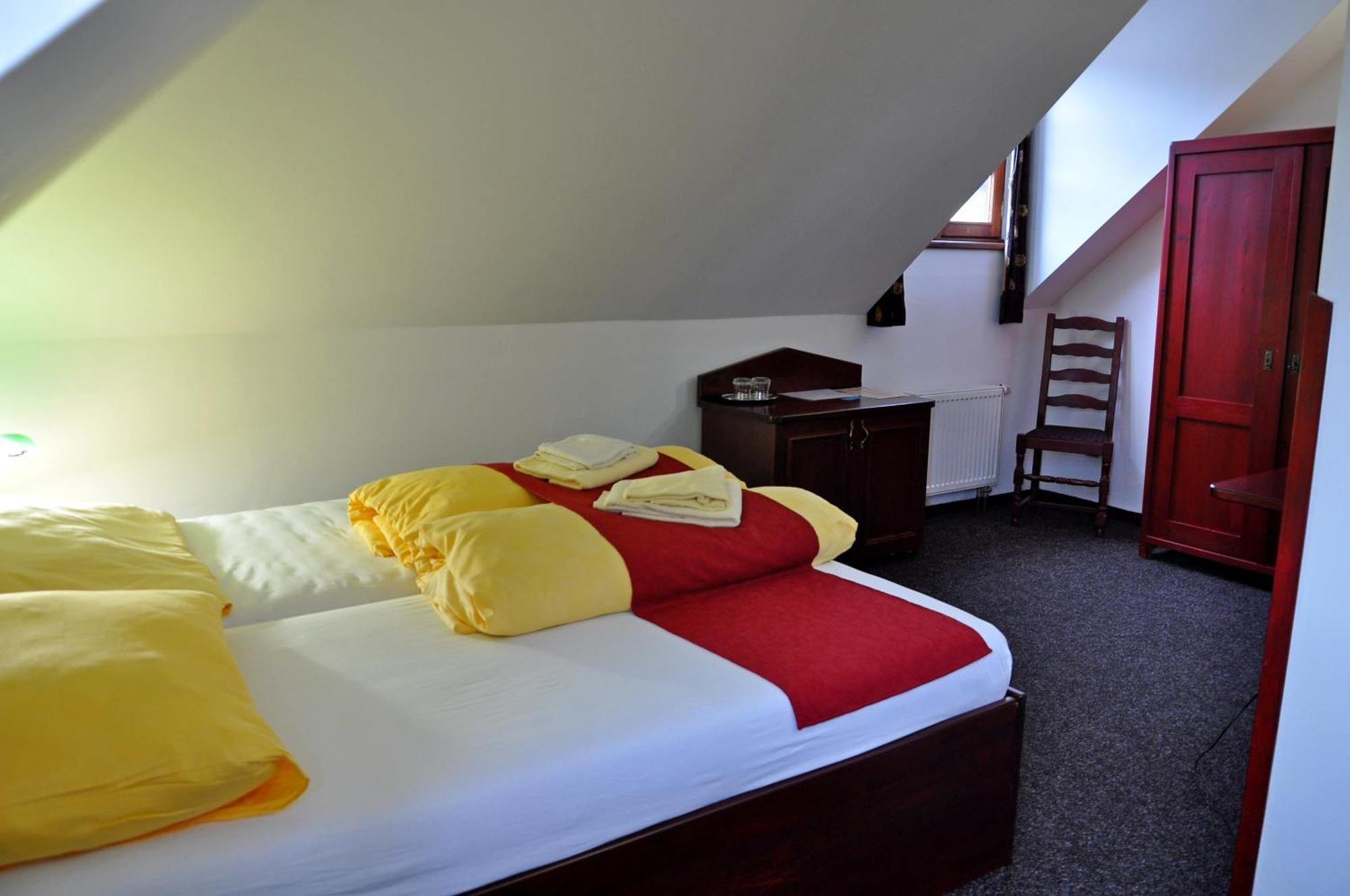 Hotel Císař Ferdinand Loket Habitación foto