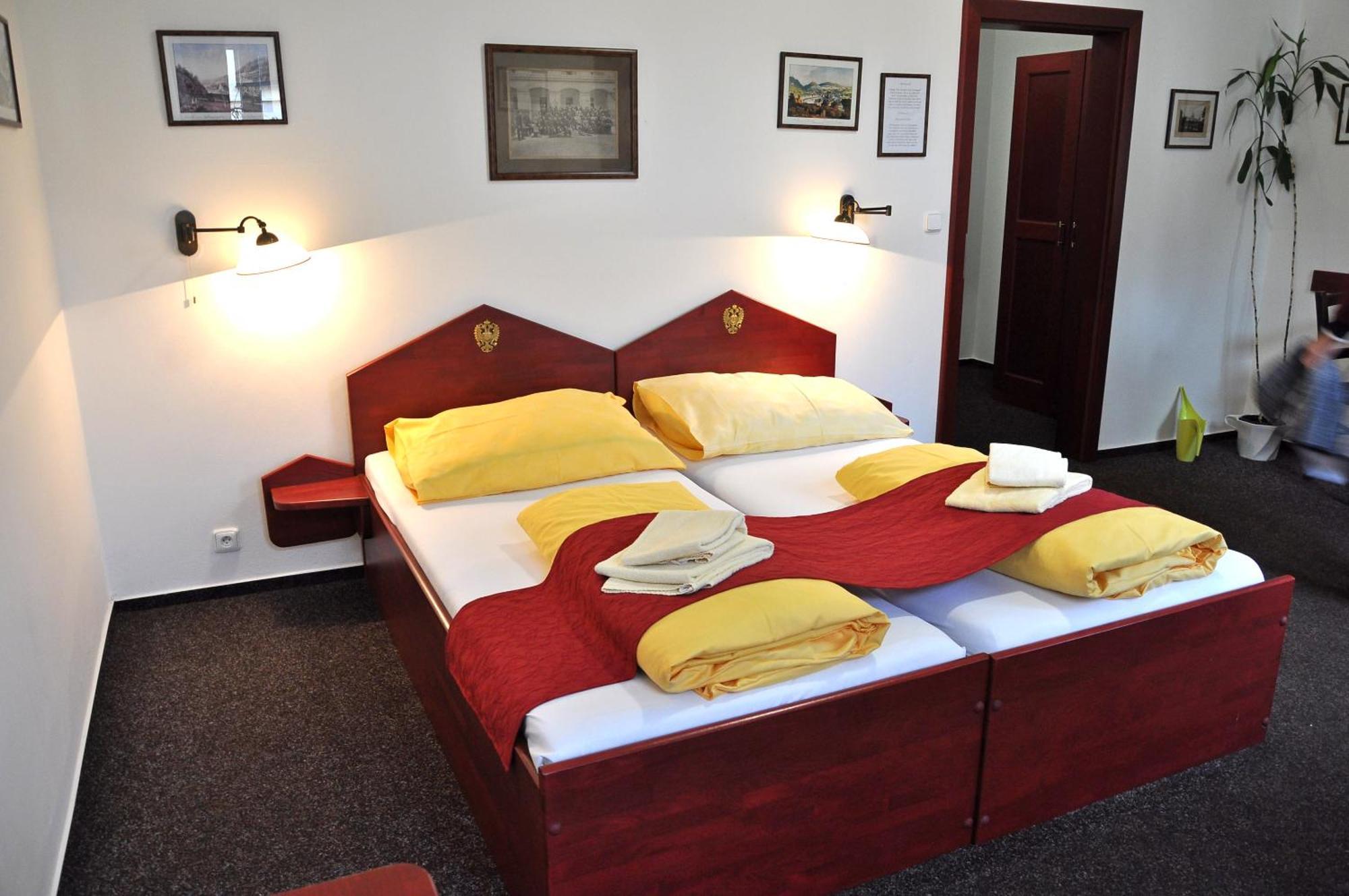Hotel Císař Ferdinand Loket Habitación foto