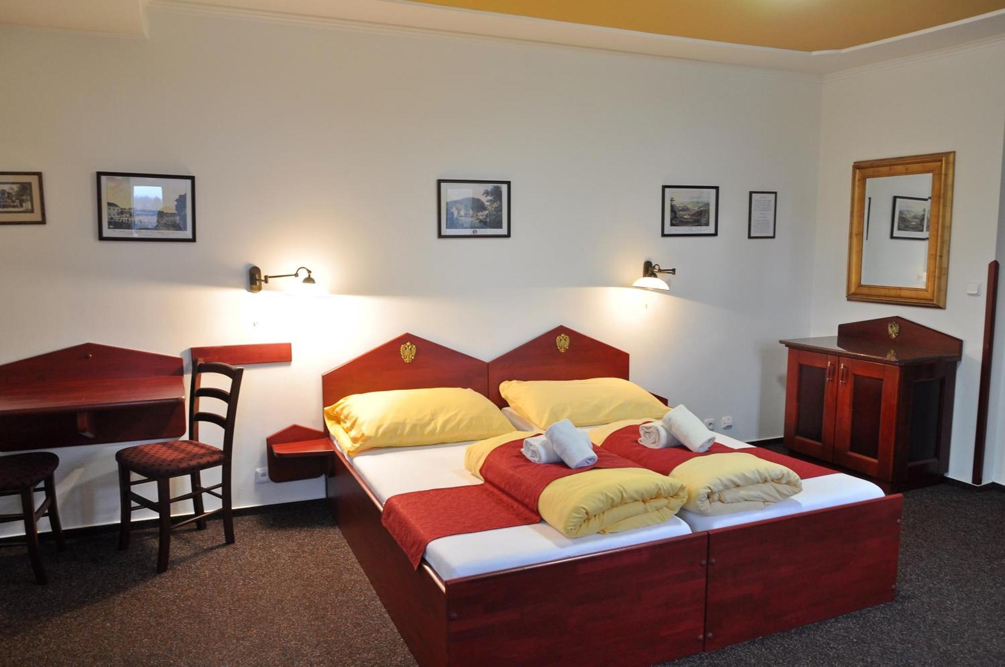 Hotel Císař Ferdinand Loket Habitación foto